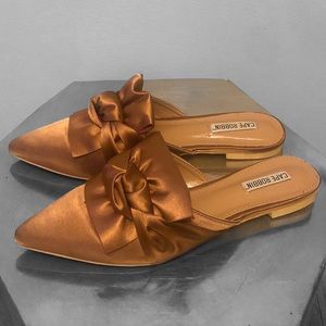 Cape Robbin Knotted Flat Mule